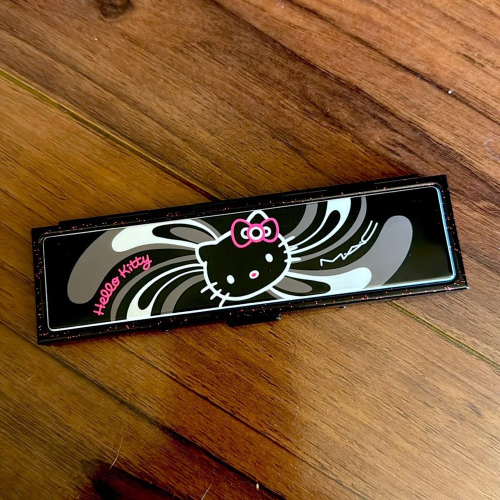 MAC cosmetics Hello Kitty Too Dolly Eyeshadow Palette